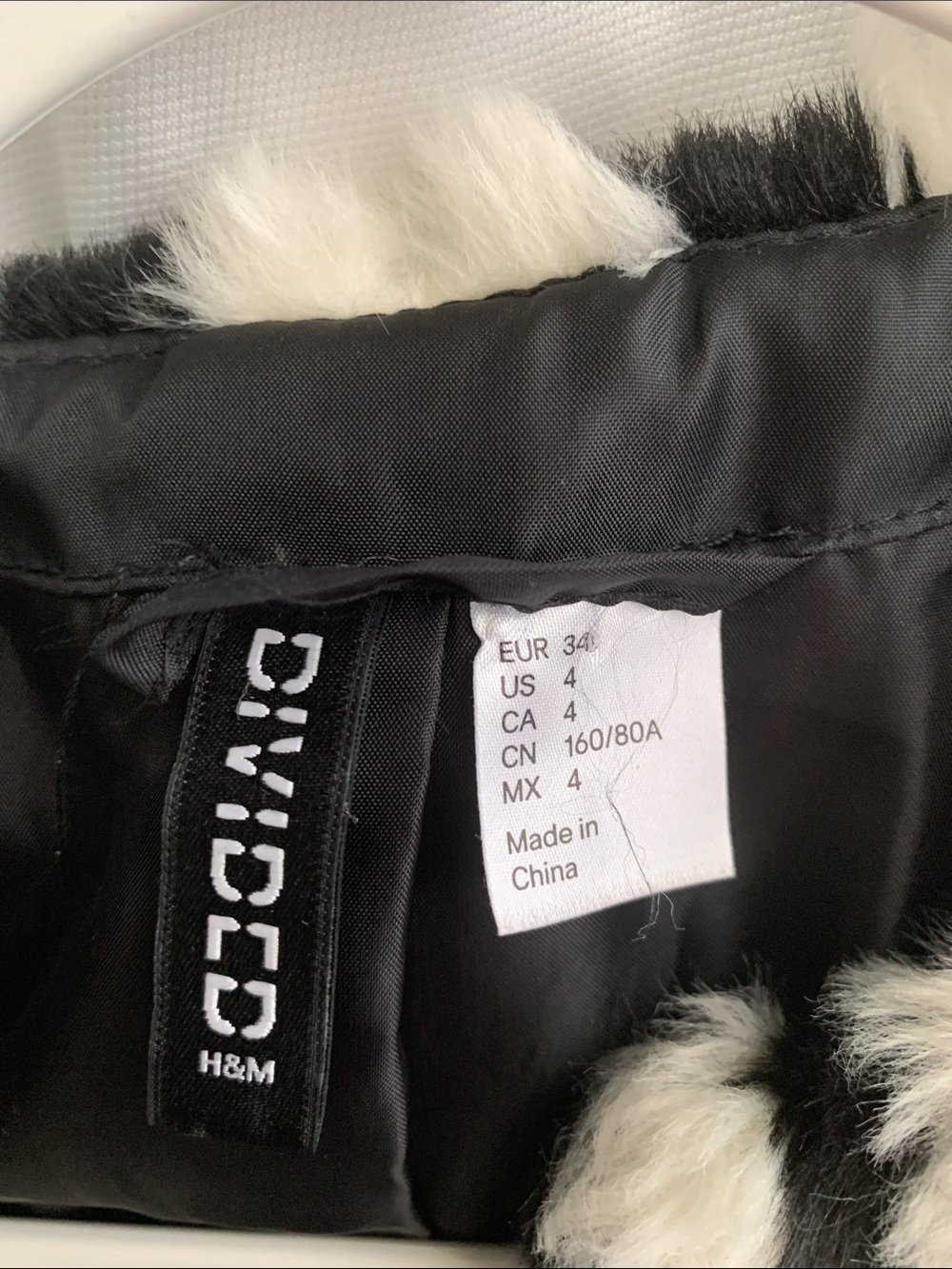 Divided by H&M Faux Fur Zebra Stripe Pockets Short Jacket Size 4 - Picture 11 of 13